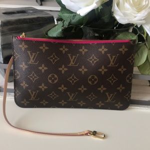 AUTHENTIC Louis Vuitton Neverfull Pouchette 2018